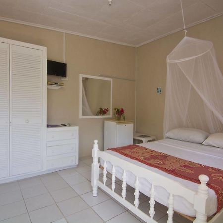 Keegans Beachside Hotel Bequia Island Exterior foto