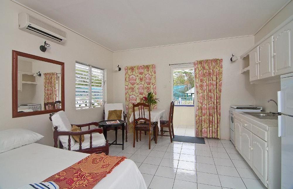 Keegans Beachside Hotel Bequia Island Exterior foto