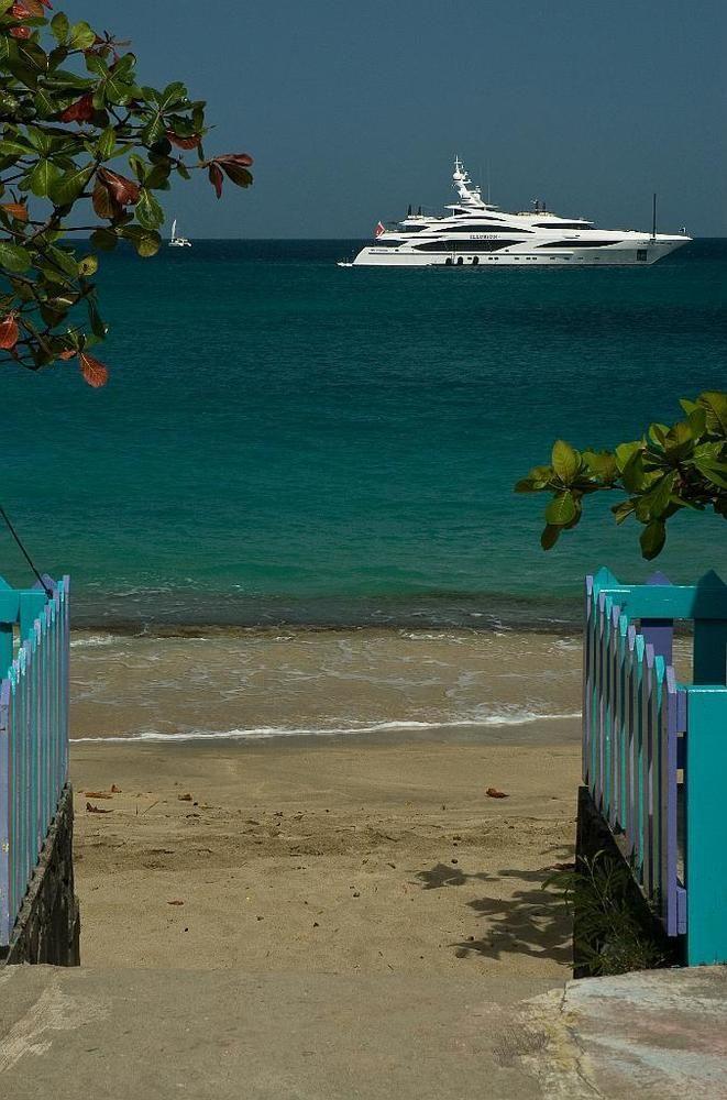 Keegans Beachside Hotel Bequia Island Exterior foto