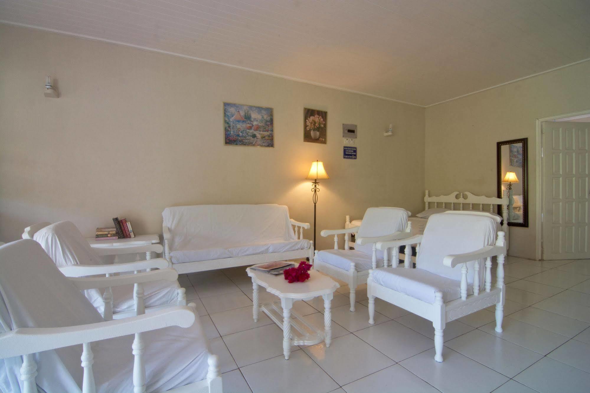 Keegans Beachside Hotel Bequia Island Exterior foto